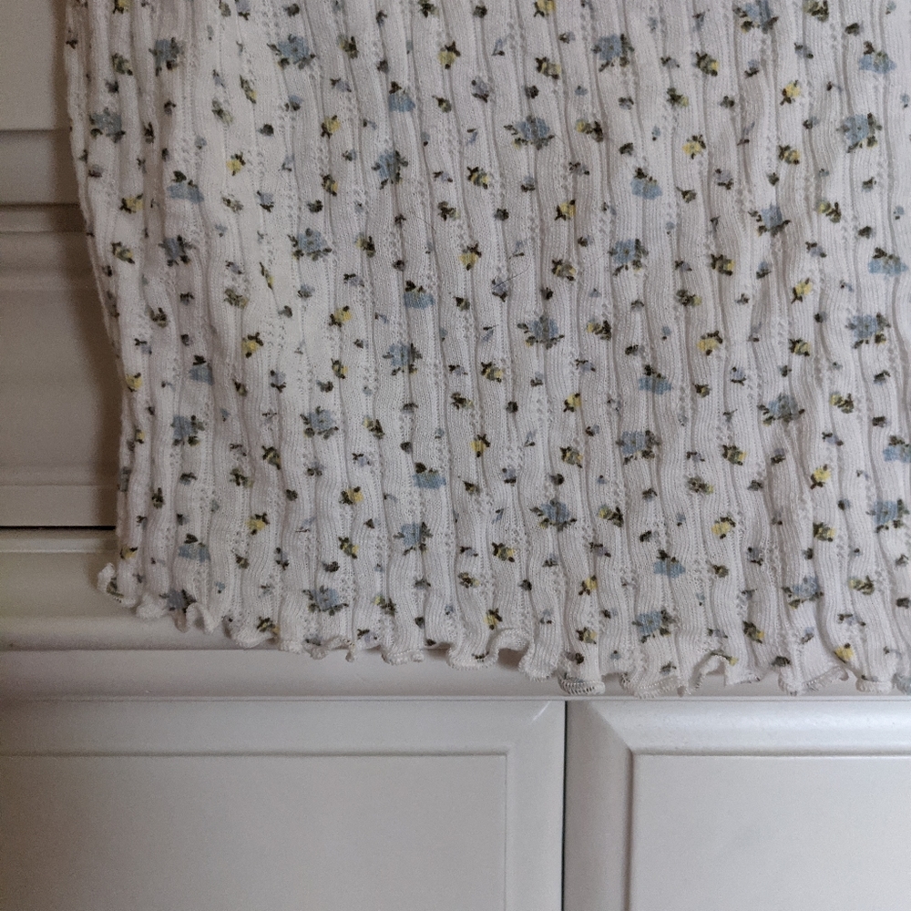 Floral Ribbed Baby T with Ruffle Edges - Picture 4 of 5